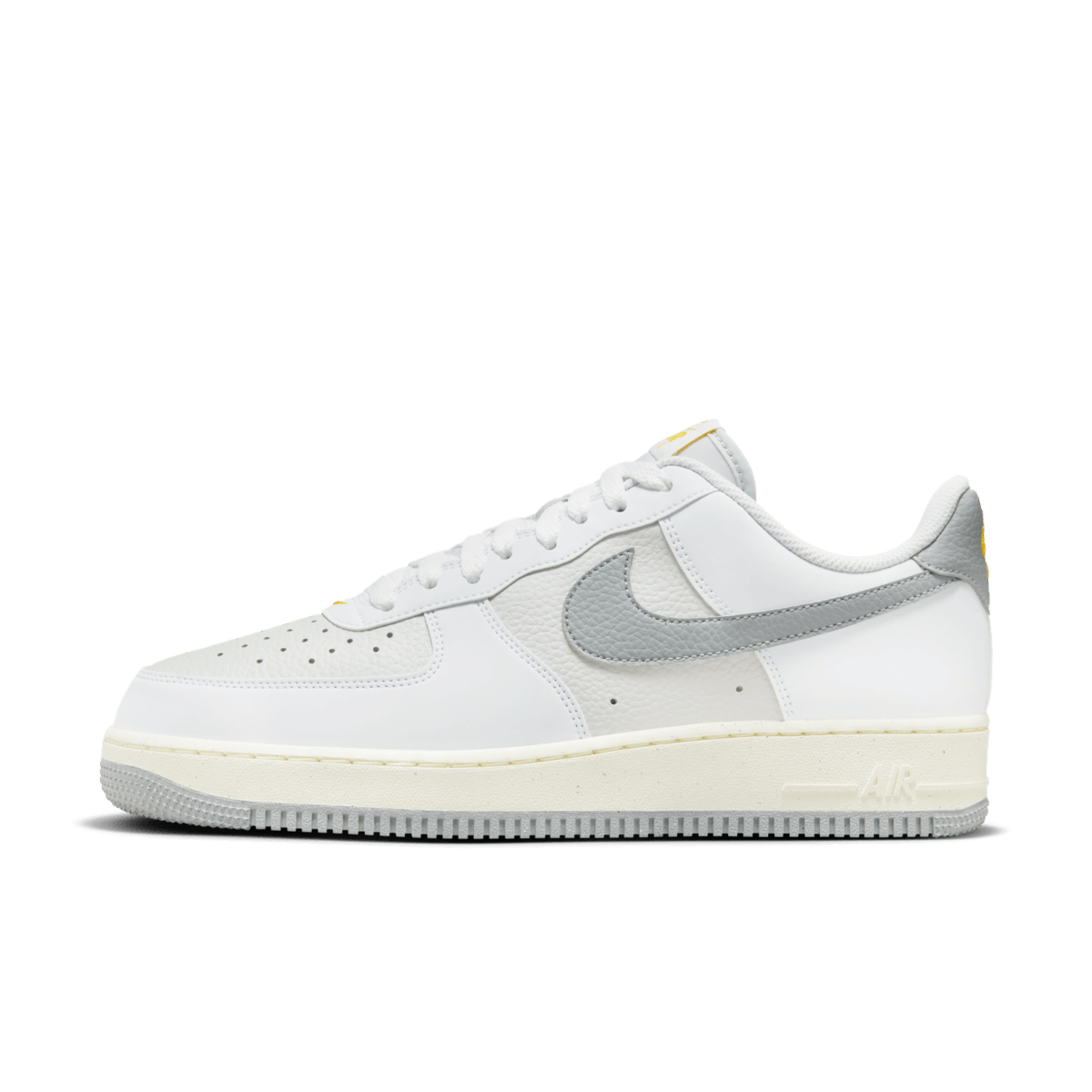 Product image of https://static.sneakerjagers.com/p/OcIWCykskAIM7dS7uhAq9aY4EPm9tEs408NByIZH.png