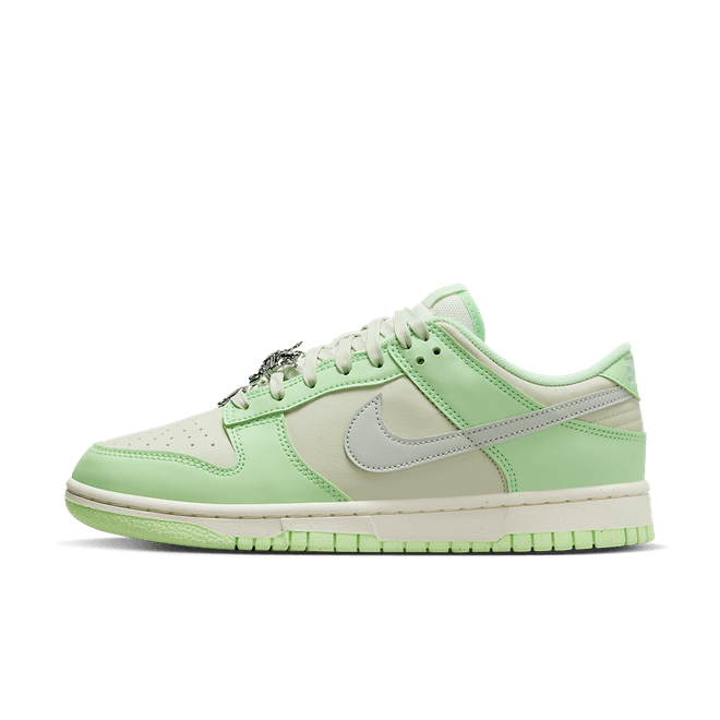 Product image of https://static.sneakerjagers.com/products/660x660/486306.jpg
